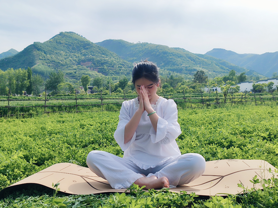 新手课堂:口令辞范例及上课思路 喜马拉雅瑜伽研修瑜伽培训中心教练培训 全身瑜伽伸展主题课 瑜伽课件 瑜伽教案 第 1 张 新手课堂:口令辞范例及上课思路 喜马拉雅瑜伽研修瑜伽培训中心教练培训 全身瑜伽伸展主题课 瑜伽课件 瑜伽教案 第 1 张