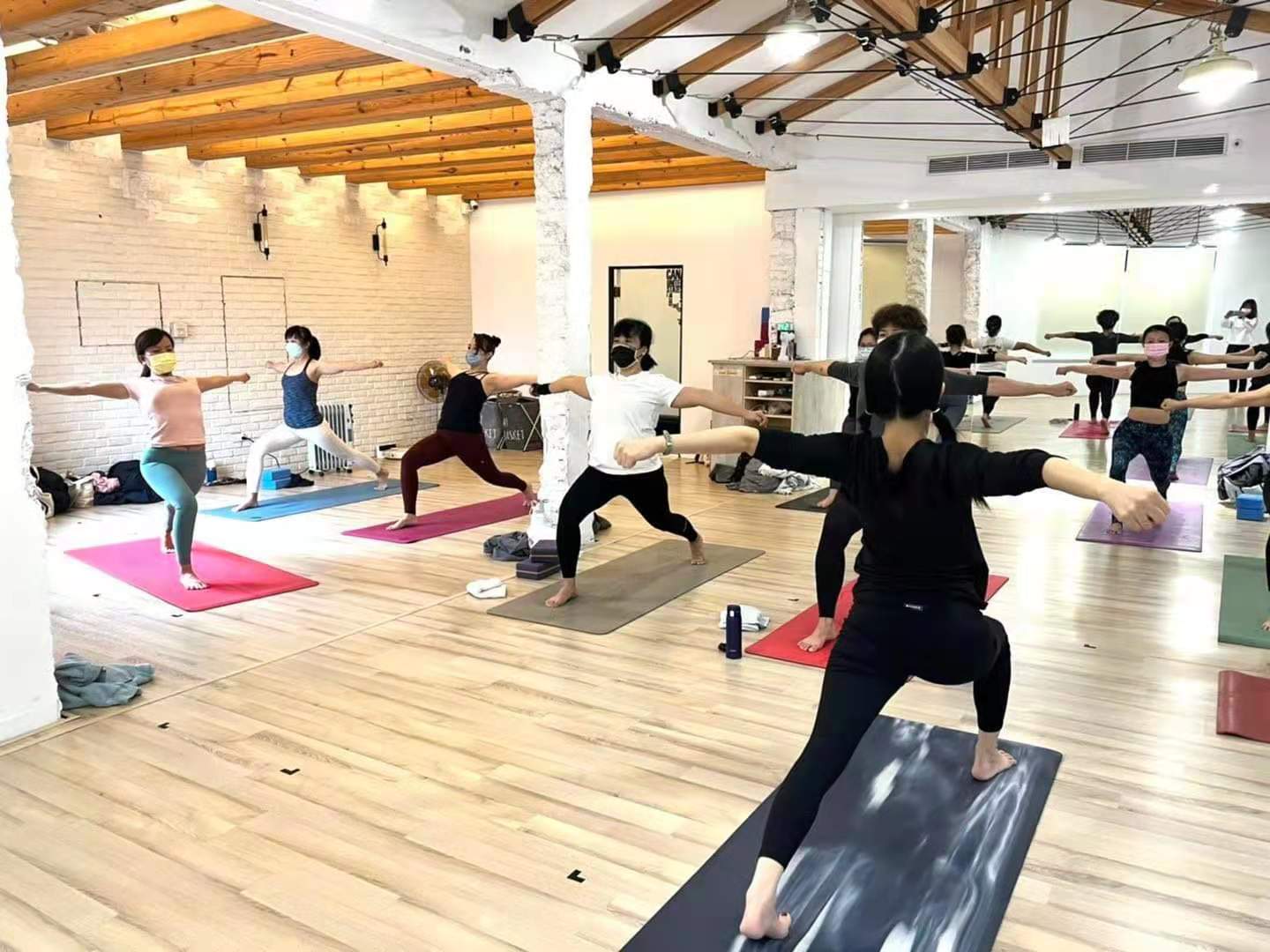身体「僵硬」，才是练瑜伽的重点!  筋络 身体僵硬 拉筋活络 全身伸展 西安瑜伽培训 瑜伽体位法 瑜伽正位 学瑜伽 封闭式瑜伽培训 包食宿 就业 第 2 张