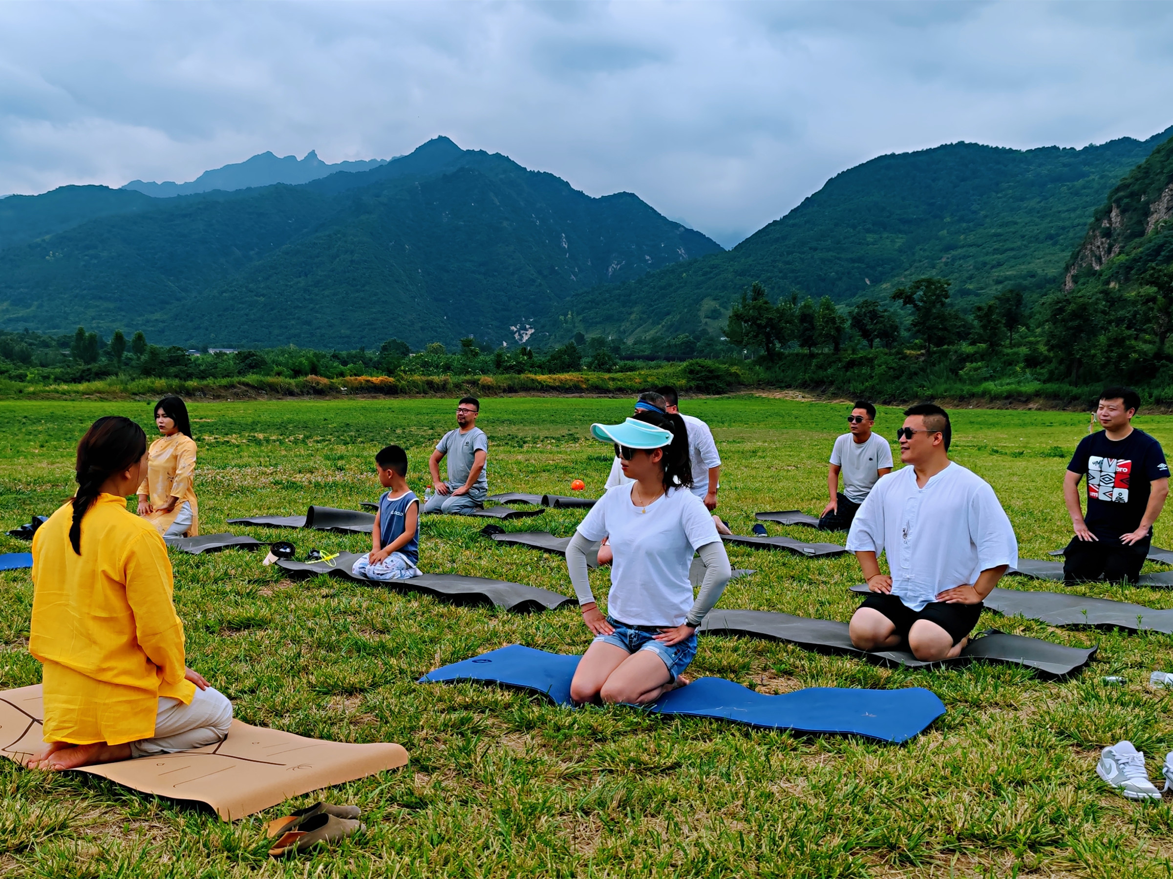 瑜伽公开课报名入口：每周末两天可约，我们在南山等你！