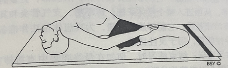卧雷电式 Supta vajrasana(sleeping thunderbolt pose)  第 1 张
