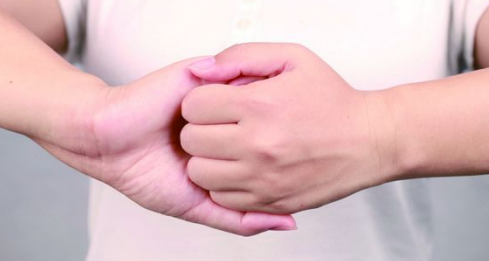 活力手印运动(Sfurti)Sfurti 的含义 Sfurti 是“活力”的意思。  手印 活力运动手印 第 1 张