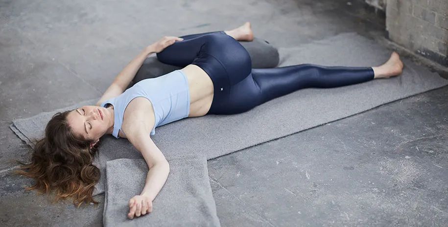 女性“长寿”的 4 个特点，你有几个？这 7 个瑜伽调理体式，越练越年轻！  第 6 张