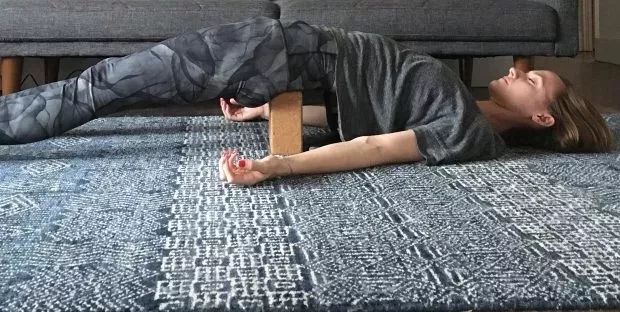 每天坚持这套“阴瑜伽” , 皮肤水嫩更年轻 50 岁也能淡化皱纹！  第 2 张