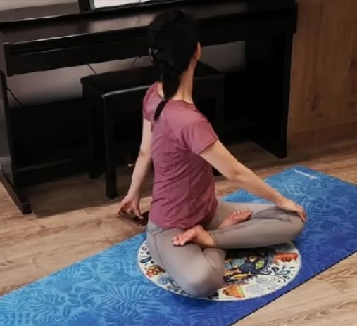 莲花坐式，延缓衰老，肌肤逆龄生长！  第 2 张