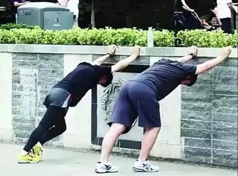 每天 5 分钟的“推墙操”，几乎可锻炼全身！比跑步还有效！  推墙操 第 2 张