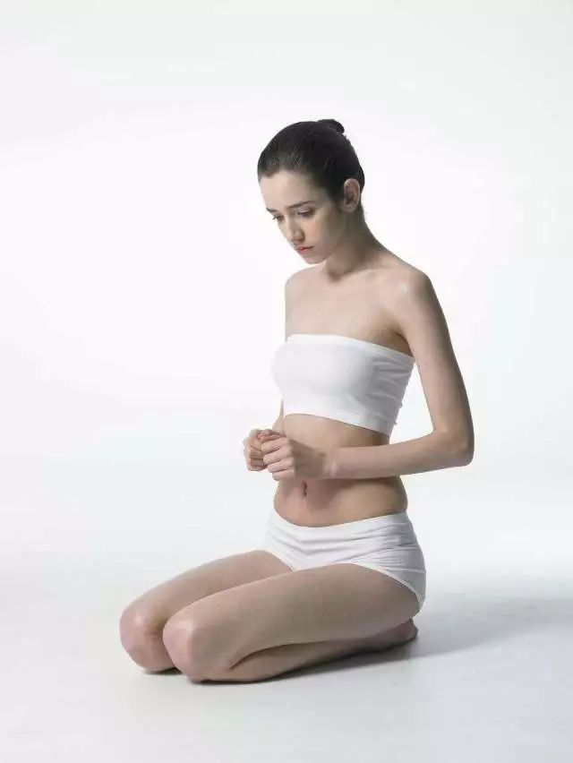 女人每天瑜伽跪坐 30 秒, 养胃、治腰痛、护膝关节, 双足不再冰凉！  第 1 张