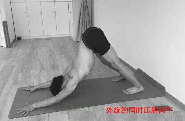 瑜伽后弯练习,这样做开肩最有效 第 7 张 瑜伽后弯练习,这样做开肩最有效 第 7 张