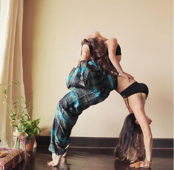 她坚持瑜伽 10 年, 身材赛过女儿, 一起美到老… 第 10 张 她坚持瑜伽 10 年, 身材赛过女儿, 一起美到老… 第 10 张