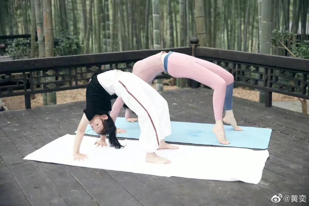 45 岁黄奕晒健身瑜伽照,网友表示:“我根本做不到这个样子”! 第 10 张 45 岁黄奕晒健身瑜伽照,网友表示:“我根本做不到这个样子”! 第 10 张
