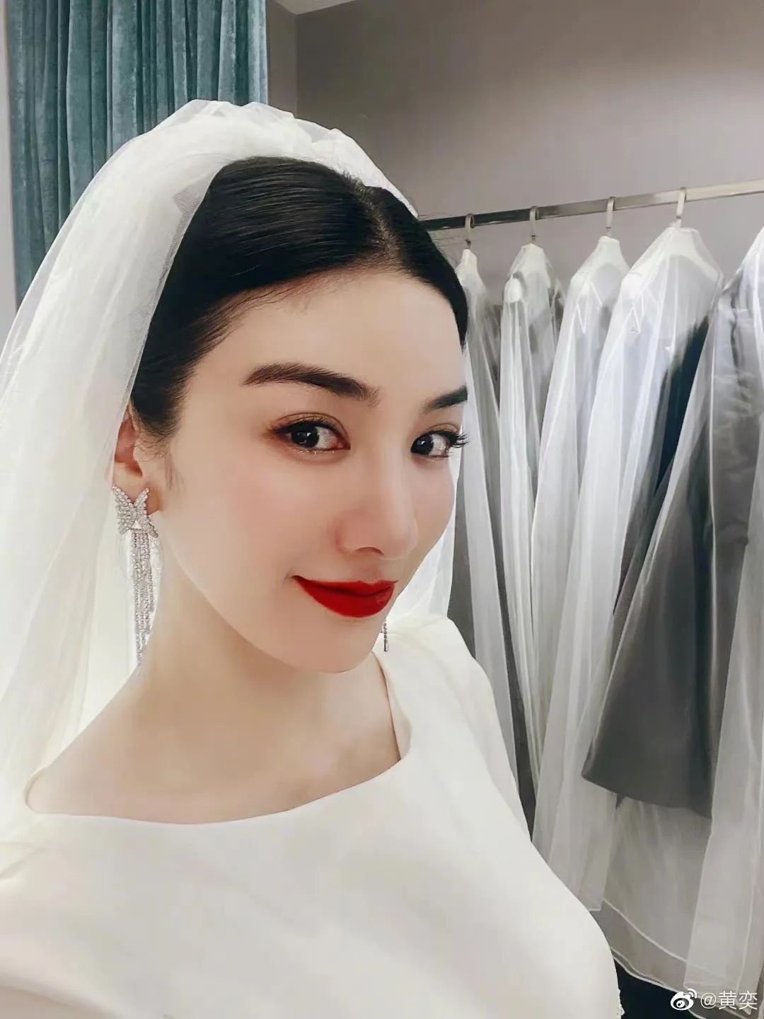 45 岁黄奕晒健身瑜伽照,网友表示:“我根本做不到这个样子”! 第 20 张 45 岁黄奕晒健身瑜伽照,网友表示:“我根本做不到这个样子”! 第 20 张
