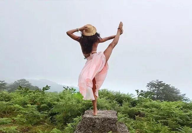 在瑜伽练习中,先左侧、先右侧?少一侧行不行? 瑜伽 老师 情况 次数 身体 同学 塑型 第 9 张 在瑜伽练习中,先左侧、先右侧?少一侧行不行? 瑜伽 老师 情况 次数 身体 同学 塑型 第 9 张
