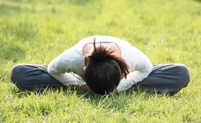 23 个经典瑜伽体式功效大合集!每一个都能疗愈身体! 瑜伽体式 脊柱 系统学瑜伽 瑜伽培训 骨骼 胸部 第 11 张 23 个经典瑜伽体式功效大合集!每一个都能疗愈身体! 瑜伽体式 脊柱 系统学瑜伽 瑜伽培训 骨骼 胸部 第 11 张